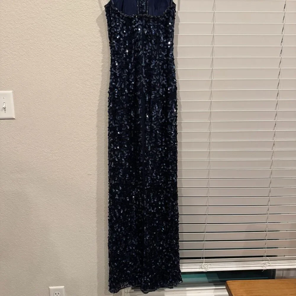 Beautiful Navy Blue 90s sequined, beaded formal gown - Picture 6 of 9